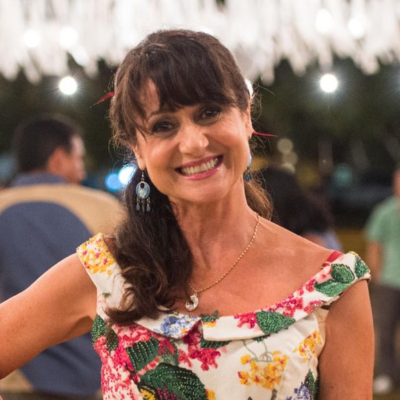 Zezé Polessa acho que seria melhor ela mesma gravar cenas de flashback na novela 'A Força do Querer'
