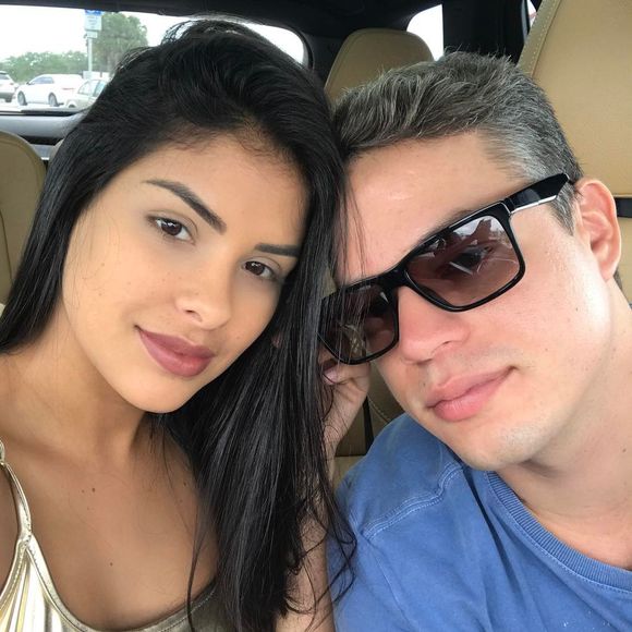 Ex-BBB Munik está curtindo férias nos Estados Unidos com o noivo, Anderson Felício