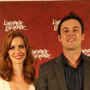 Sergio Guizé prestigiou a então namorada, Nathalia Dill, no lançamento da série 'Liberdade, liberdade', com a atriz no elenco