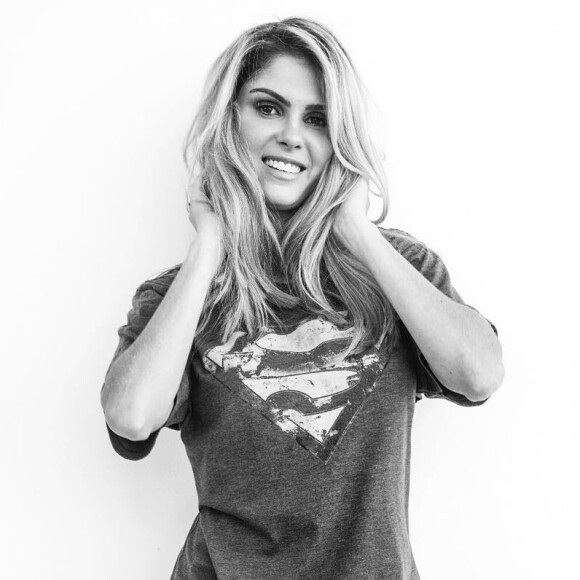 Bárbara Evans conta que não corre atrás de homem após o fim de um relacionamento. 'Quando acaba, não volto de jeito nenhum. Nunca voltei com um ex-namorado', afirmou