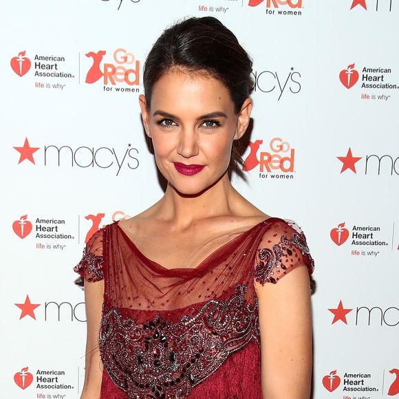 Como exigência para participar do amfAR gala, em São Paulo, Katie Holmes pediu um carro blindado e dois seguranças a sua disposição
