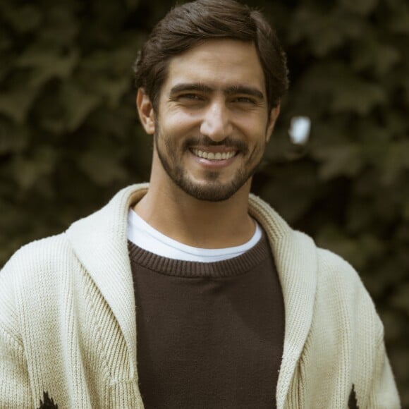 Renato Góes, ex-namorado de Tatá Werneck, também está confirmado no elenco de 'Deus Salve o Rei', além de Agatha Moreira, Marco Nanini e Caio Blat