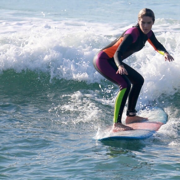 Isabella Santoni mostrou habilidade em manhã de surfe no Rio