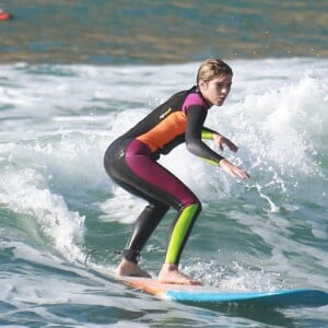 Isabella Santoni foi fotografada na praia do Recreio dos Bandeirantes na manhã desta quarta-feira, 19 de abril de 2017