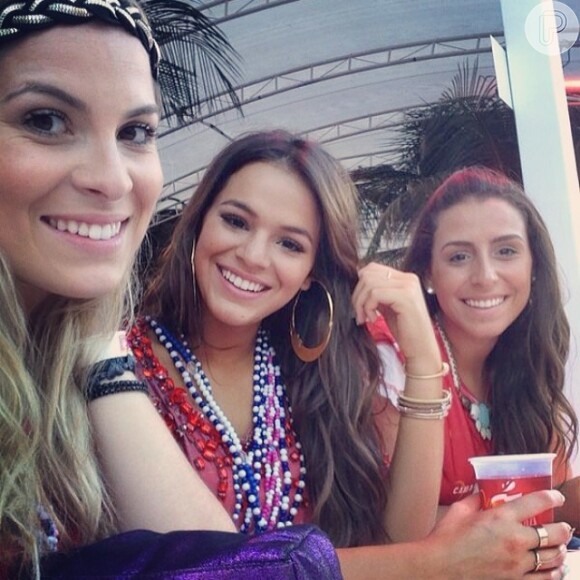 Bruna Marquezine curtiu Carnaval em Salvador no camarote da Brahma com as amigas