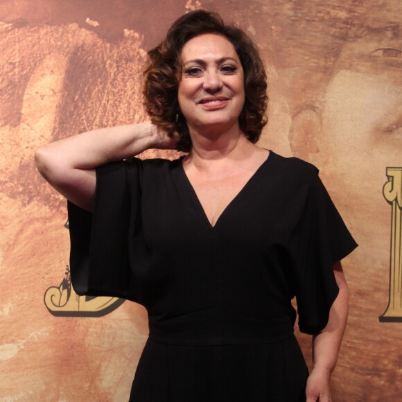 Personagem de Eliane Giardini em 'O Outro Lado do Paraíso' será casada com Luis Melo e terá dois filhos