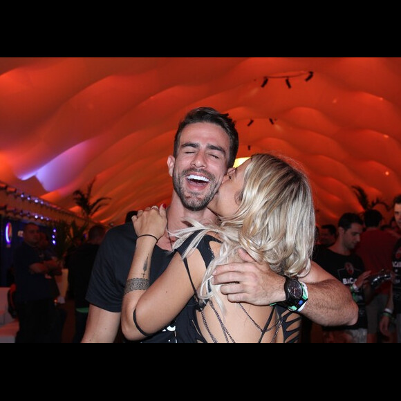 Gabriela Pugliesi e Erasmo Vianna ficaram noivos na Grécia em julho de 2016