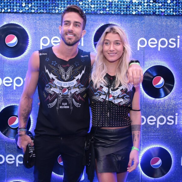 Gabriela Pugliesi e Erasmo Vianna vão se casar em uma praia de Trancoso