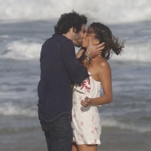 Isis Valverde beija Fiuk na pele de Ruy e Ritinha na trama de Gloria Perez