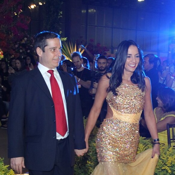Marinalva chega para o casamento de Elis Nair, ex-participante do 'BBB17', e Luiz Carlos