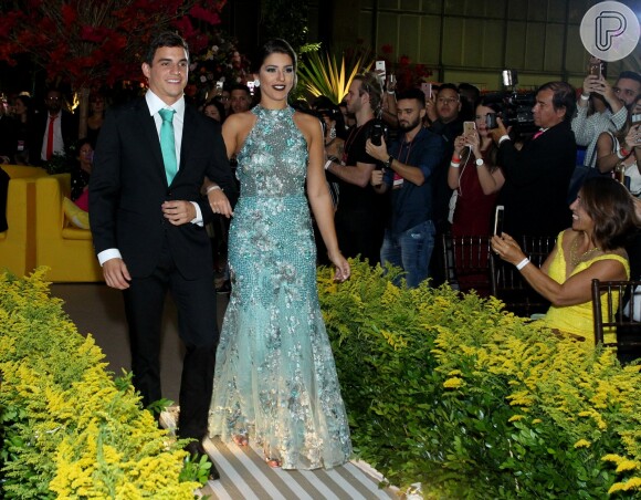 O casal Vivian e Manoel também prestigiou o casamento de Elis Nair, ex-participante do 'BBB17', e Luiz Carlos