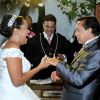 Casamento de Elis Nair, ex-participante do 'BBB17', e Luiz Carlos teve bolo de seis andares