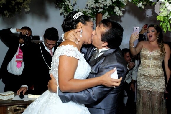 Elis Nair, ex-participante do 'BBB17', foi pedida em casamento por Luiz Carlos ao deixar o reality