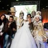 Festa de casamento de Elis, ex-participante do 'BBB17', e Luiz Carlos aconteceu em feira de noivas