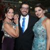 Vivian Amorim, do 'BBB17', posa com seus amigos de confinamento, Ieda e Ilmar, durante festa de casamento da ex-sister Elis