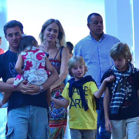 Luciano Huck e Angélica estavam acompanhados dos filhos quando a aeronave fez um pouso forçado em fazenda do Mato Grosso