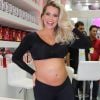 Karina Bacchi revelou que diminuiu a rotina de malhação após a gravidez