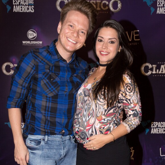 'Minha gatinha, pra sempre! O sorriso que mais amo na vida! Te amo', escreveu Michel Teló para Thais Fersoza em seu Instagram