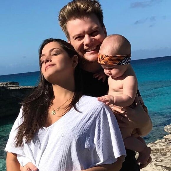 Melinda, filha de Michel Teló e Thais Fersoza, está com 8 meses