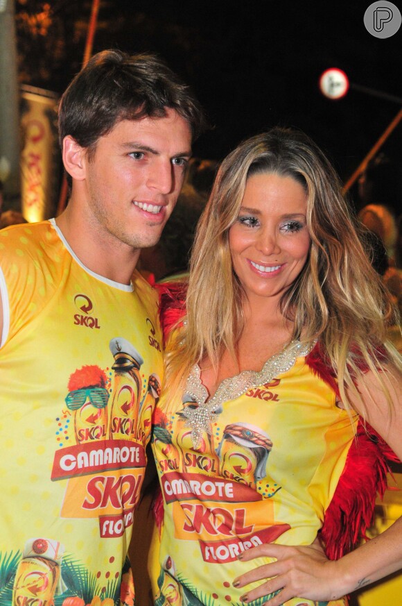 Danielle Winits curte Carnaval de Florianópolis ao lado do namorado, Amaury Nunes