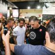 Marcos Mion causou tumulto ao chegar à Arnold Classic South America, em São Paulo