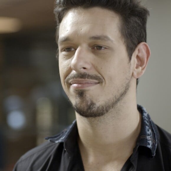 Lázaro (João Vicente de Castro) cobrou uma indenização milionária de Gui (Vladimir Brichta), na novela 'Rock Story'
