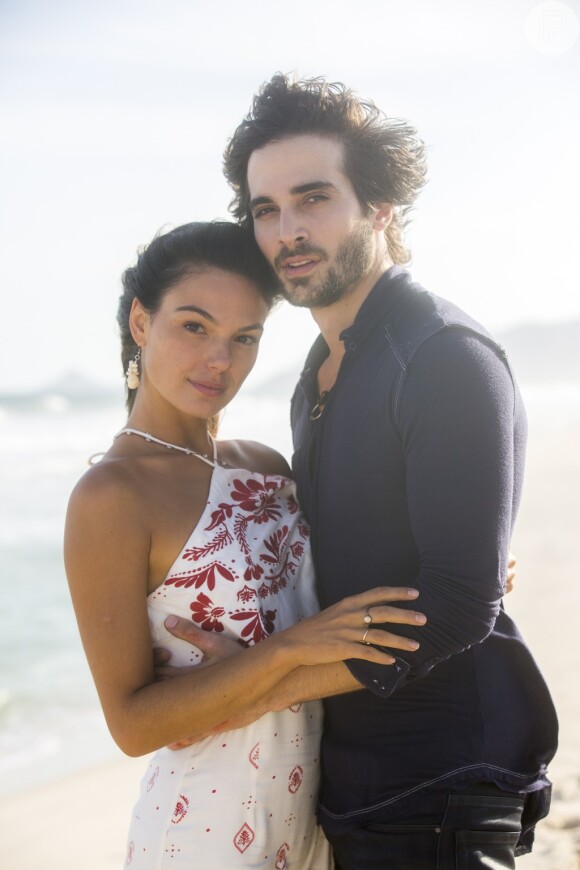 Ritinha (Isis Valverde) e Ruy (Fiuk) se casam após passagem de tempo de 20 dias na trama da novela 'A Força do Querer'