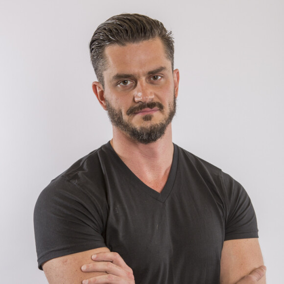 Ex-BBB Marcos Härter divulgou uma carta no Facebook na qual revela que foi Emilly quem pediu sua saída do 'BBB17'