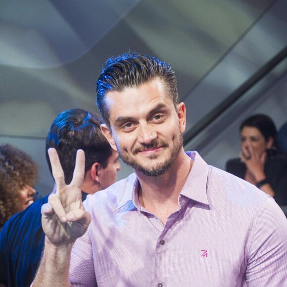 Marcos Härter segue o ex-namorado de Emilly no Twitter