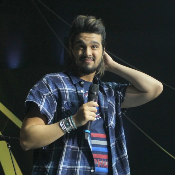 Palco de Luan Santana desabou e deixou feridos em rodeio de Catanduva na madrugada deste domingo, 23 de abril de 2017