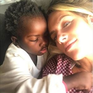 Giovanna Ewbank posa em selfie com a filha, Títi, em 23 de abril de 2017