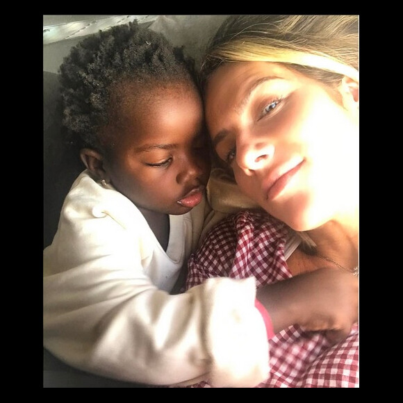 Giovanna Ewbank posa em selfie com a filha, Títi, em 23 de abril de 2017