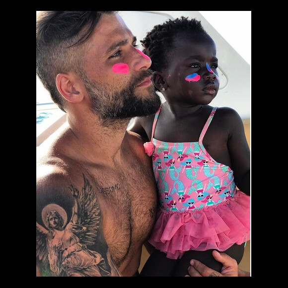 Bruno Gagliasso posa com a filha, Títi