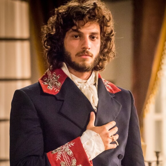 Chay Suede está no ar na novela 'Novo Mundo' como o mocinho Joaquim