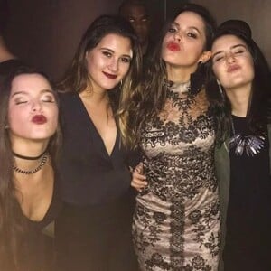 Laura e Beatriz Bonemer se encontraram com Emilly e Mayla na festa após a final
