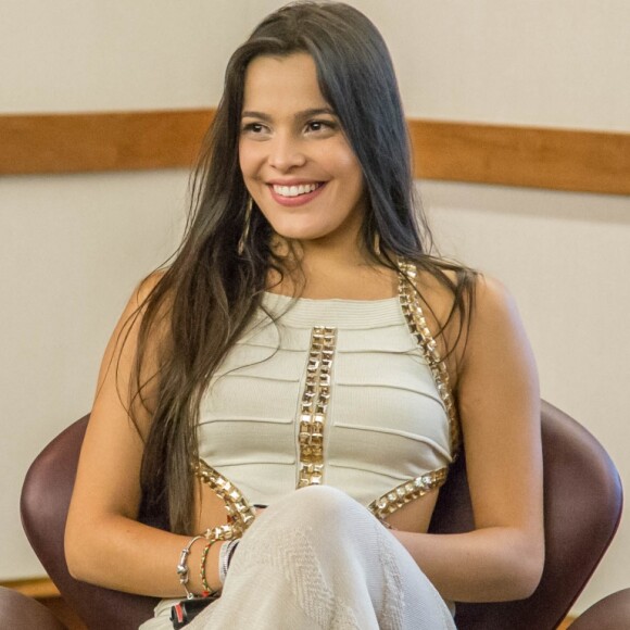 'Emilly pode ser Atriz, cantora, compositora, escritora. Pode ser uma, pode ser todas! Vocês também meus amores. Podemos ser o que sonhamos', escreveu a ex-BBB gaúcha no Twitter