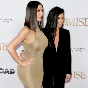 Kim Kardashian foi clicada de biquíni na companhia da irmã Kourtney Kardashian e algumas amigas em viagem a Tulum, no México
