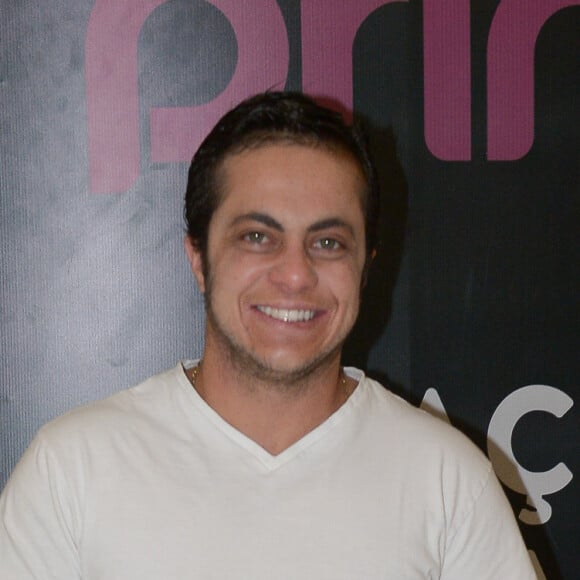 Thammy Miranda tem sua estreia no teatro com seu primeiro papel masculino, depois da cirurgia de readequação de gênero, com a peça "Trans - Terapia de relacionamentos amorosos neuróticos sexuais", que retrata o universo trans