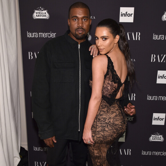 Kim Kardashian, mulher de Kanye West, foi criticada ao ir à praia de biquíni e exibir corpo com celulites