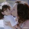Juliana (Vanessa Gerbelli) está obcecada para recuperar Bia (Bruna Faria) e se tornar sua mãe adotiva, na novela 'Em Família'