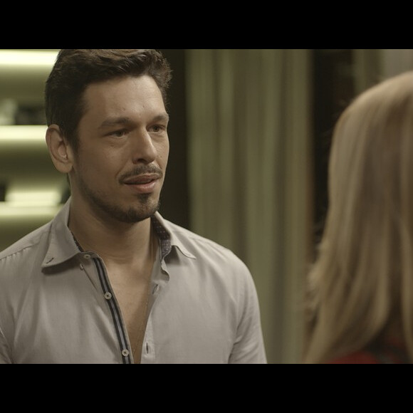 Lázaro (João Vicente de Castro) se declara novamente para Diana (Alinne Moraes) na novela 'Rock Story'