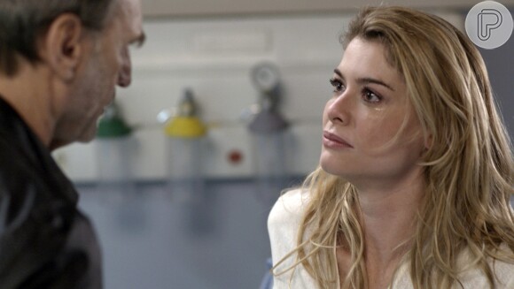 Diana (Alinne Moraes) briga novamente com o pai e decide sair da casa de Gordo (Herson Capri), na novela 'Rock Story'