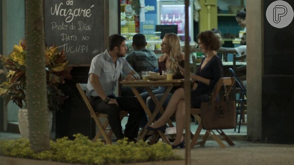 Zeca (Marco Pigossi) diz a Jeiza (Paolla Oliveira) que está seguindo com o processo de divórcio, na novela 'A Força do Querer'