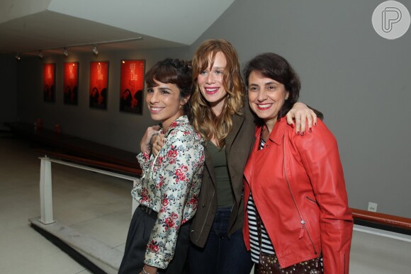 Maria Ribeiro posou com Mariana Ximenes antes da exibição do filme 'Vermelho Russo'
