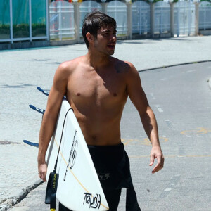 Rafael Vitti surpreendeu os fãs pela boa forma em vídeo postado na web