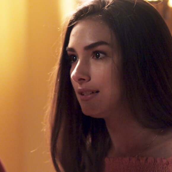 Yasmin (Marina Moschen) se revolta consigo mesma, na novela 'Rock Story': 'Fui uma imbecil mesmo. Onde eu estava com a cabeça?'