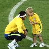 Neymar mostrou momento de diversão com filho, Davi Lucca, nesta quinta-feira, 27 de abril de 2017