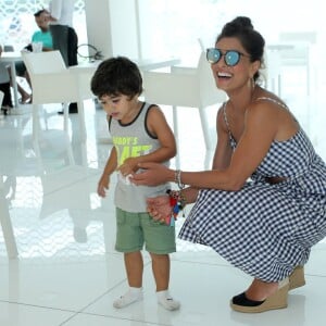 Juliana Paes não compra peças de roupa cara para os filhos: 'Acho besteira encher meus filhos de roupa de grife, tenho dois meninos que se jogam no chão, rasgam a roupa, brincam para caramba'