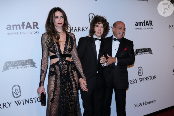 Luciana Gimenez levou o marido, Marcelo de Carvalho, e o filho mais velho, Lucas Jagger, no baile da amfAR, em São Paulo, na noite desta quinta-feira, 27 de abril de 2017