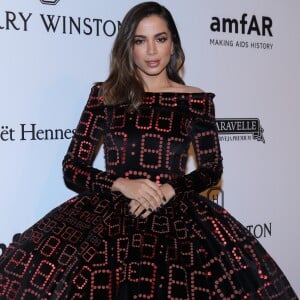 Anitta trocou o vestido Moschino e investiu em um body cavado e fio-dental com uma peça longa de tule por cima por Alexandre Herchcovitch para À La Garçonne